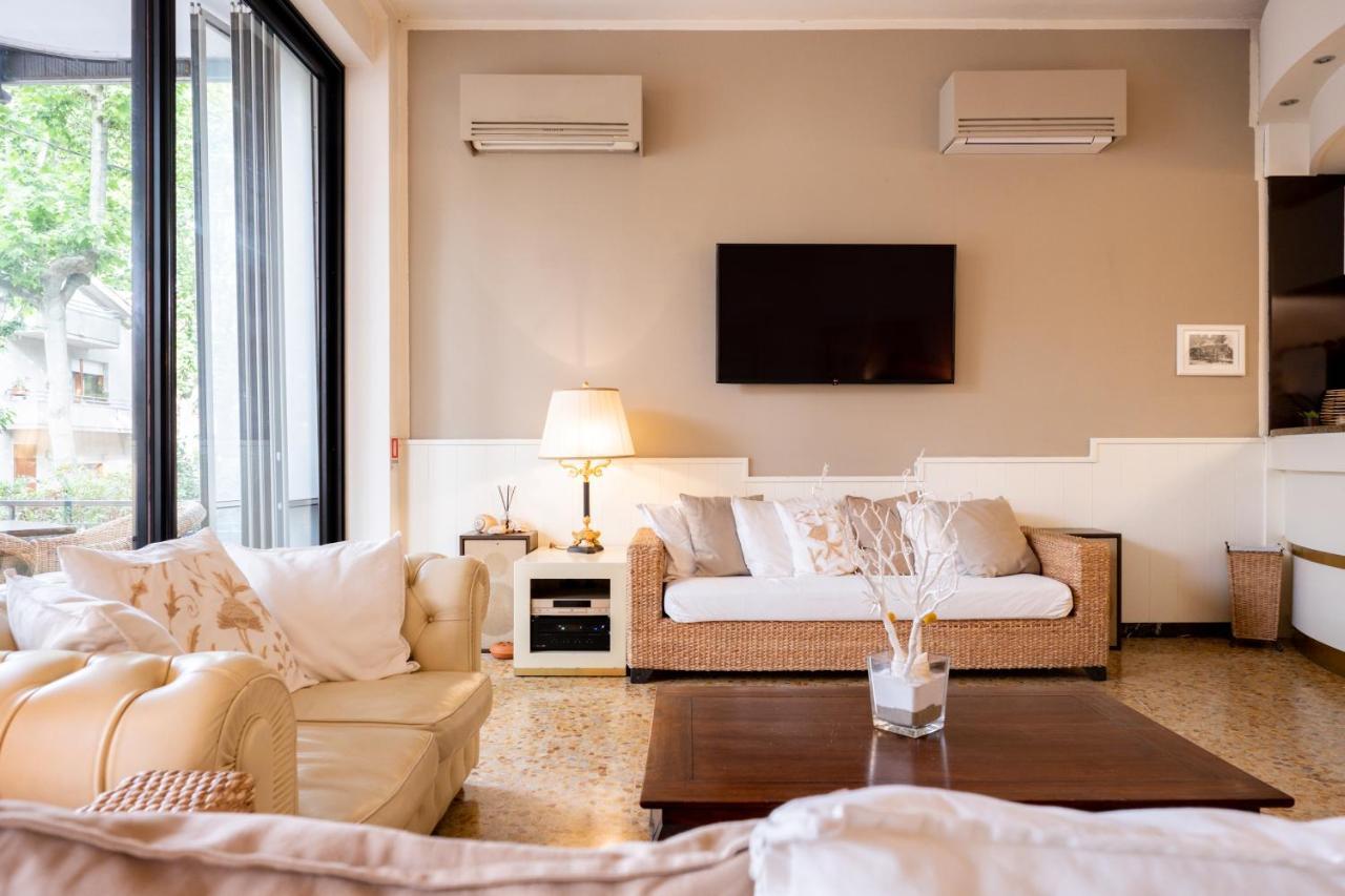 De La Ville Hotel Κατόλικα Εξωτερικό φωτογραφία